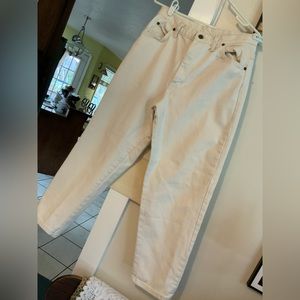 Women’s pant’s length 25”  Waist 28” not sure  of size prob 9 or 10